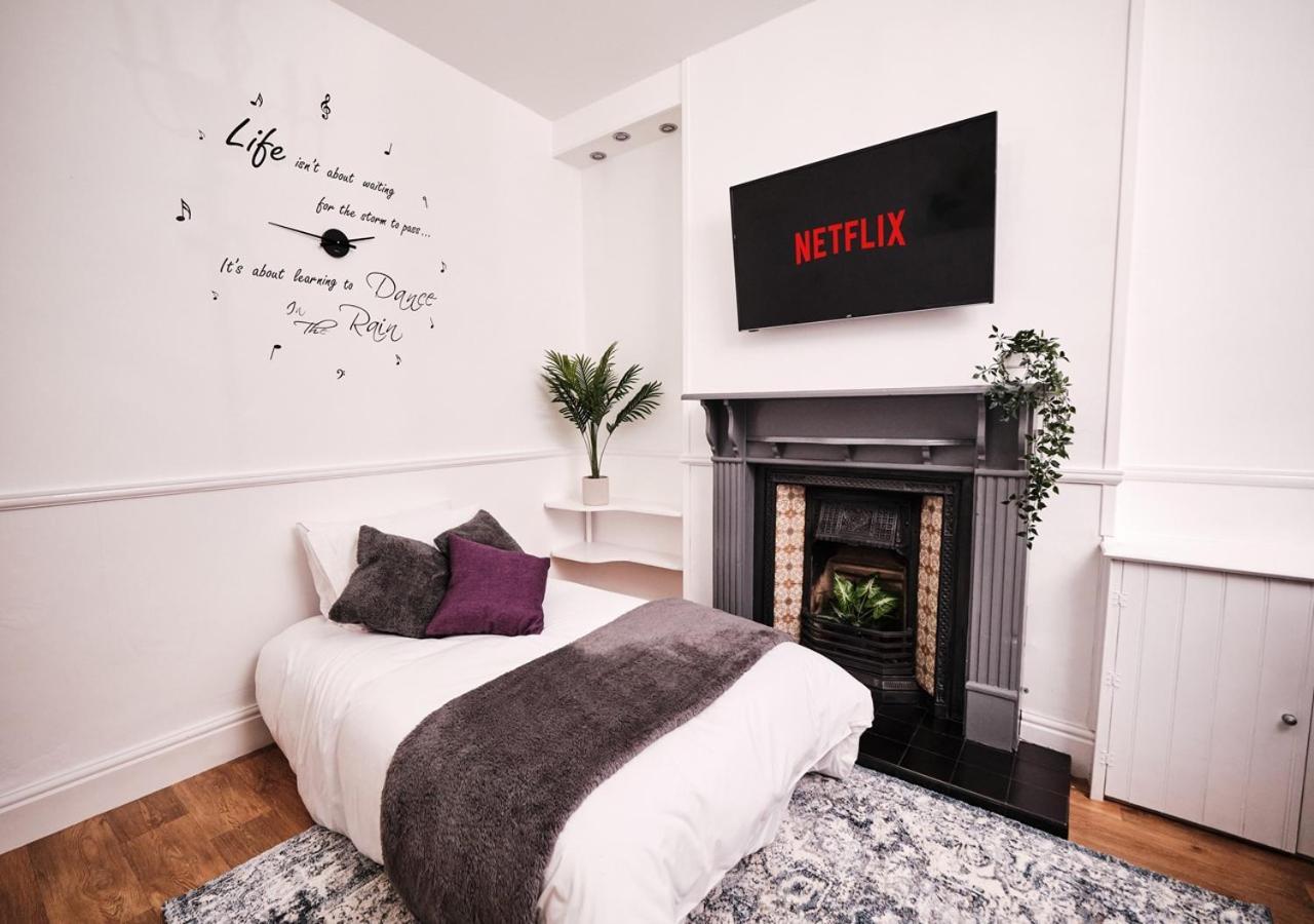 Aspen, 3 Bedrooms With Parking Birmingham
